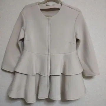 베이지 플레어헴 노카라 자켓