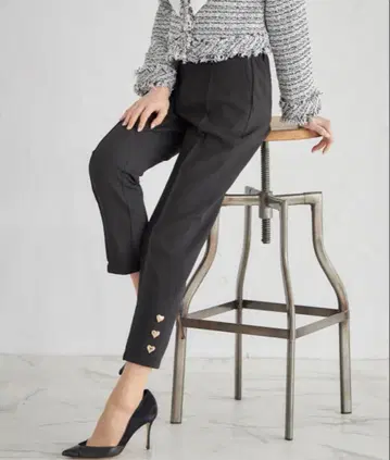 택 포함 새상품 밑단 하트 버튼 장식 테이퍼드 팬츠