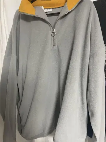 그레이와 오렌지 하프 지퍼 트레이닝복