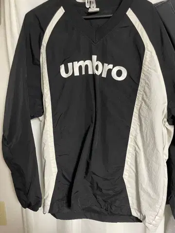 umbro 피스테 윈드 브레이커 블랙/화이트