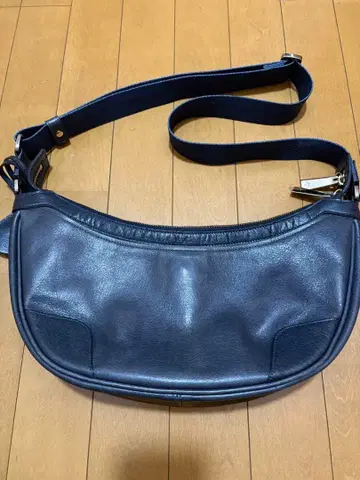 aniary 초승달형 숄더백