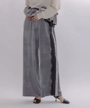 Eimee Law 미사용 새상품 아지메 사이드 레이스 벨로아 팬츠