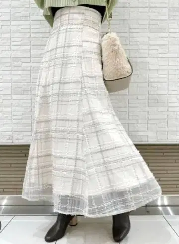 MERCURYDUO 머큐리 듀오 체크 자수 플레어 롱 스커트
