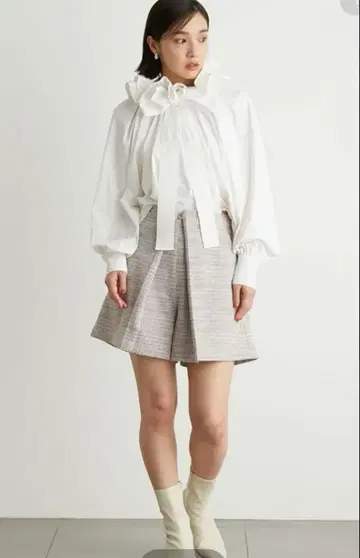 컨디션 최상! 릴리 브라운 프론트 턱 숏팬츠 퍼플 계열 트위드 슬림