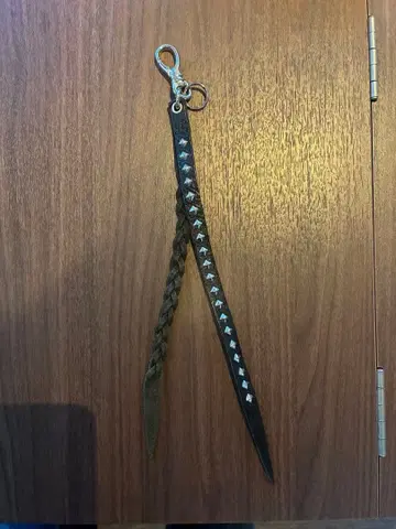 STUDS & KNITTING LEATHER LONG KEY RING