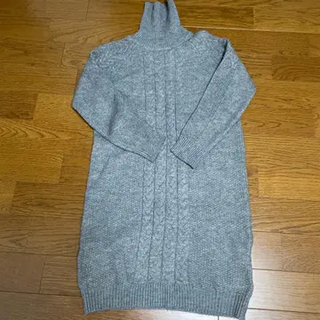 그레이 레그랑 터틀넥 케이블 짜임 원피스