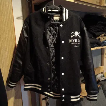 DEVILOCK 바시티 자켓 블랙/화이트