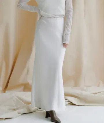 2025년 가을/겨울 anuans 새틴 내로우 스커트