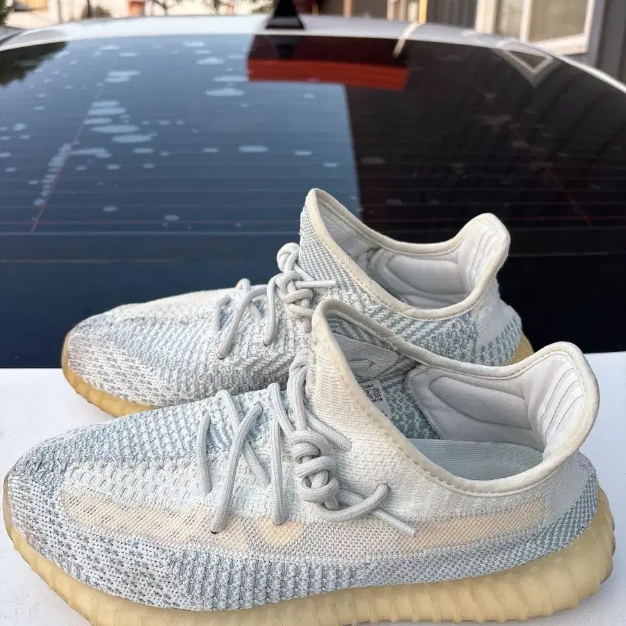 ADIDAS | 아디다스 Adidas Yeezy Boost 350 V2 Cloud White 265 #아디다스,#이지부스트 270,#운동화,#이지부스트,#이지부스트350 on Bunjang Global Site.