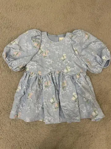 Chesly 스카이블루 꽃무늬 퍼프 슬리브 자카드 상의