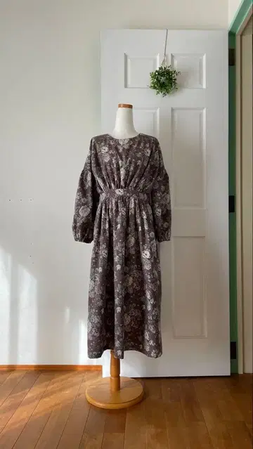 하이웨스트 개더 원피스 / 탁한 퍼플 꽃무늬