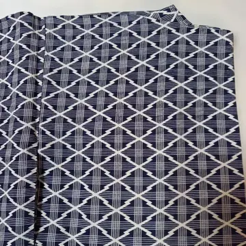 코몬 원단 네이비와 화이트의 기하학 패턴