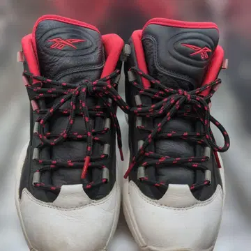 리복 스니커즈 블랙/빨간색/화이트