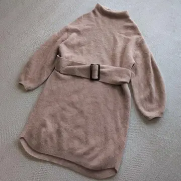 SNIDEL 벨티드 라쿤 니트 원피스 베이지