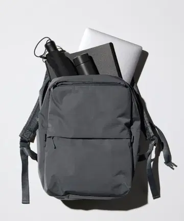 UNIQLO 그레이 백팩 노트북 수납 가능