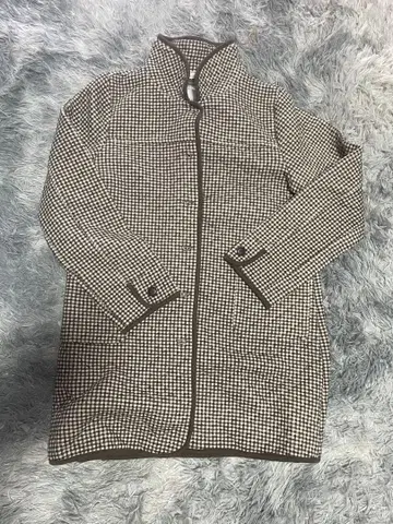 새상품 M 사이즈 브라운과 화이트 체크 무늬 코트