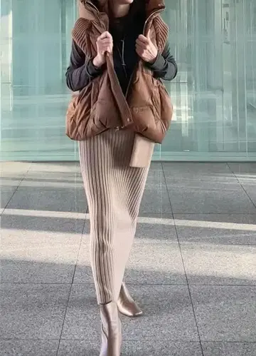 숄더 니트 다운 베스트