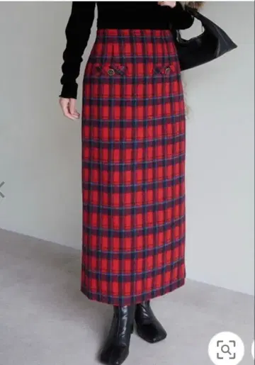 빨간색과 파랑색 체크 무늬 타이트 스커트