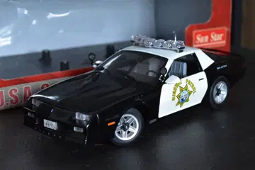 1/18 선 스타 쉐보레 카마로 Z28 경찰차 CHP 교쇼
