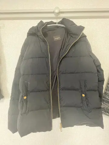 Demi-Luxe 블랙 다운 자켓 38