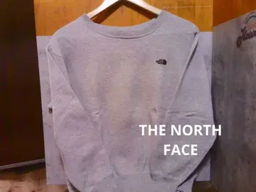 세련된 The North Face 그레이 크루넥 맨투맨