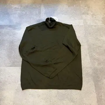 올리브 그린 터틀넥 스웨터 사이즈 50 크루치아니