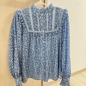 슬로브 이에나 블라우스