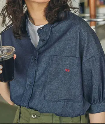 넘버링 자수 모듬 퍼프 슬리브 밴드 카라 블라우스