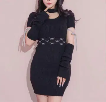 pium 허리 모노그램 초커 니트 원피스