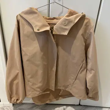 베이지 후드 부착 마운틴 후드티