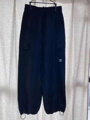 adidas 블랙 카고 팬츠