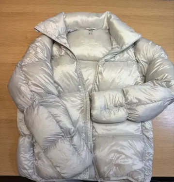 유니클로 울트라 라이트 다운 실버 그레이 L