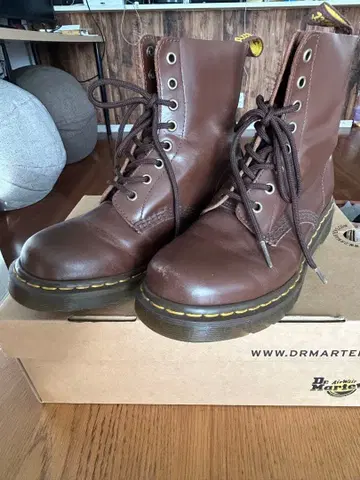 닥터 마틴 브라운 가죽 부츠
