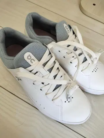 On THE ROGER ADVANTAGE 화이트/로즈힙 24.5