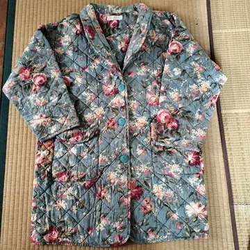 윌리엄 모리스(?) 느낌의 패턴 가운