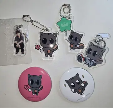 다곤얀 키링과 배지 세트