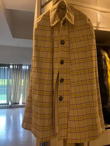 Lily Brown 케이프 코트