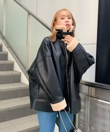 오버 사이즈 블랙 가죽 자켓 보아 카라 부착