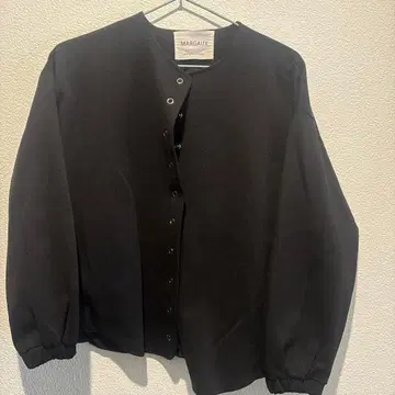 MARGAUX 마르코 스냅 버튼 가디건 노카라 블랙