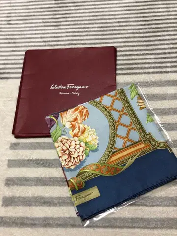 Salvatore Ferragamo 실크 스카프