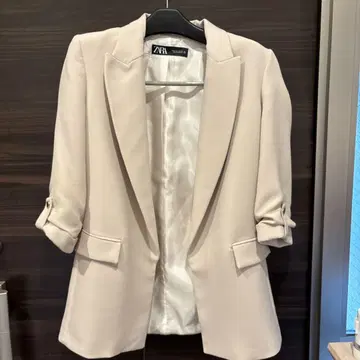 ZARA 베이지 블레이저 사이즈 S