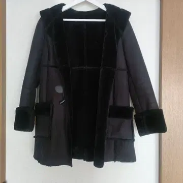 snidel 후드 부착 블랙 무스탕 코트