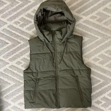 ZARA 후드 부착 충전솜 베스트 XS 올리브 그린