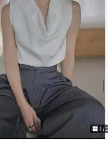 anuans 드레이프 넥 슬리브리스