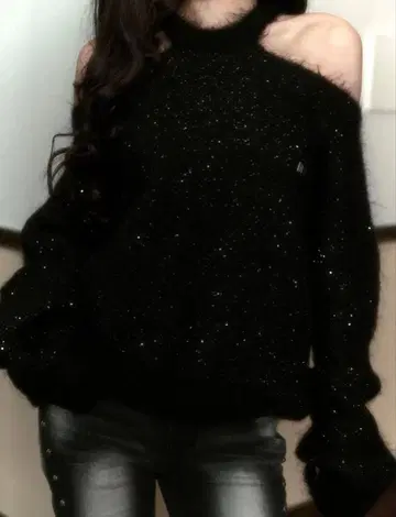 블랙 라메 믹스 오프숄더 니트 andwang