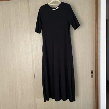 그린 라벨 릴랙싱 반팔 롱 원피스 블랙