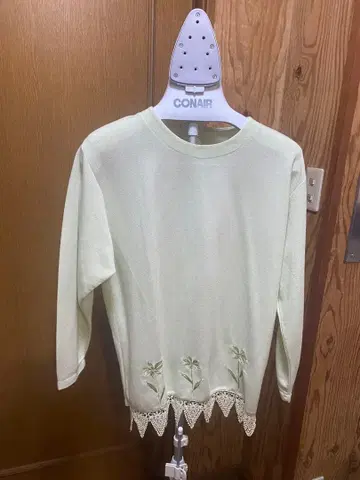 호시야 담은 그린 꽃무늬 자수 니트