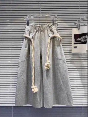 [가격 대폭 인하] Y2K 와이드 실루엣 디자인 스웨트 팬츠 로프 벨트