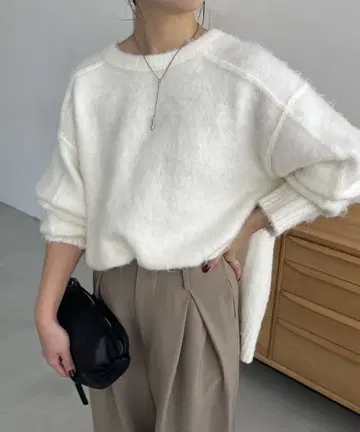 카프리슈 레마쥬 사이드 슬릿 샤기 풀오버 니트