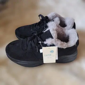 earth 블랙 스웨이드 스니커즈